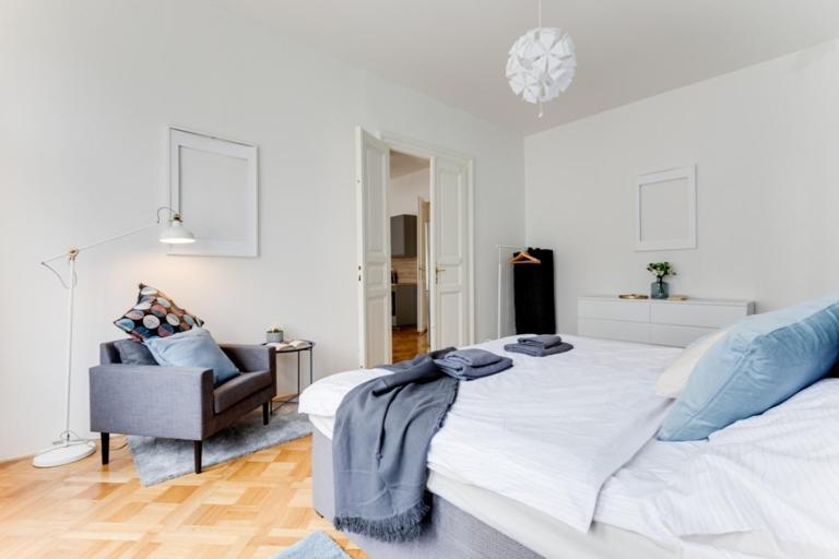 New & Cozy 3bds In Historical Center - S8 * Praag
